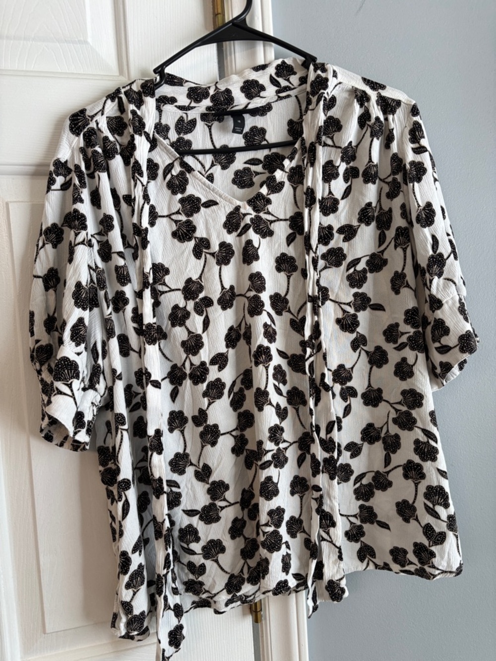 Women’s Lane Bryant Black & White Floral V-Neck Top